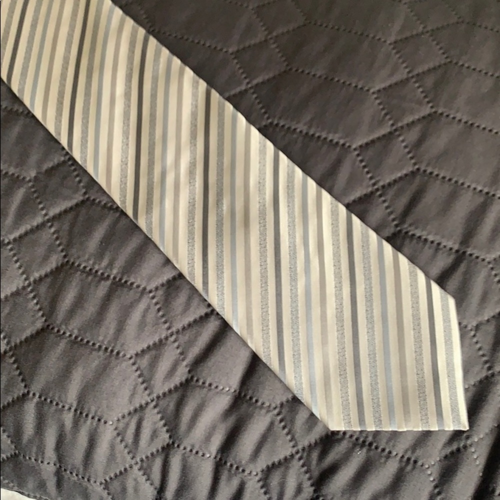 Kenneth Cole tie